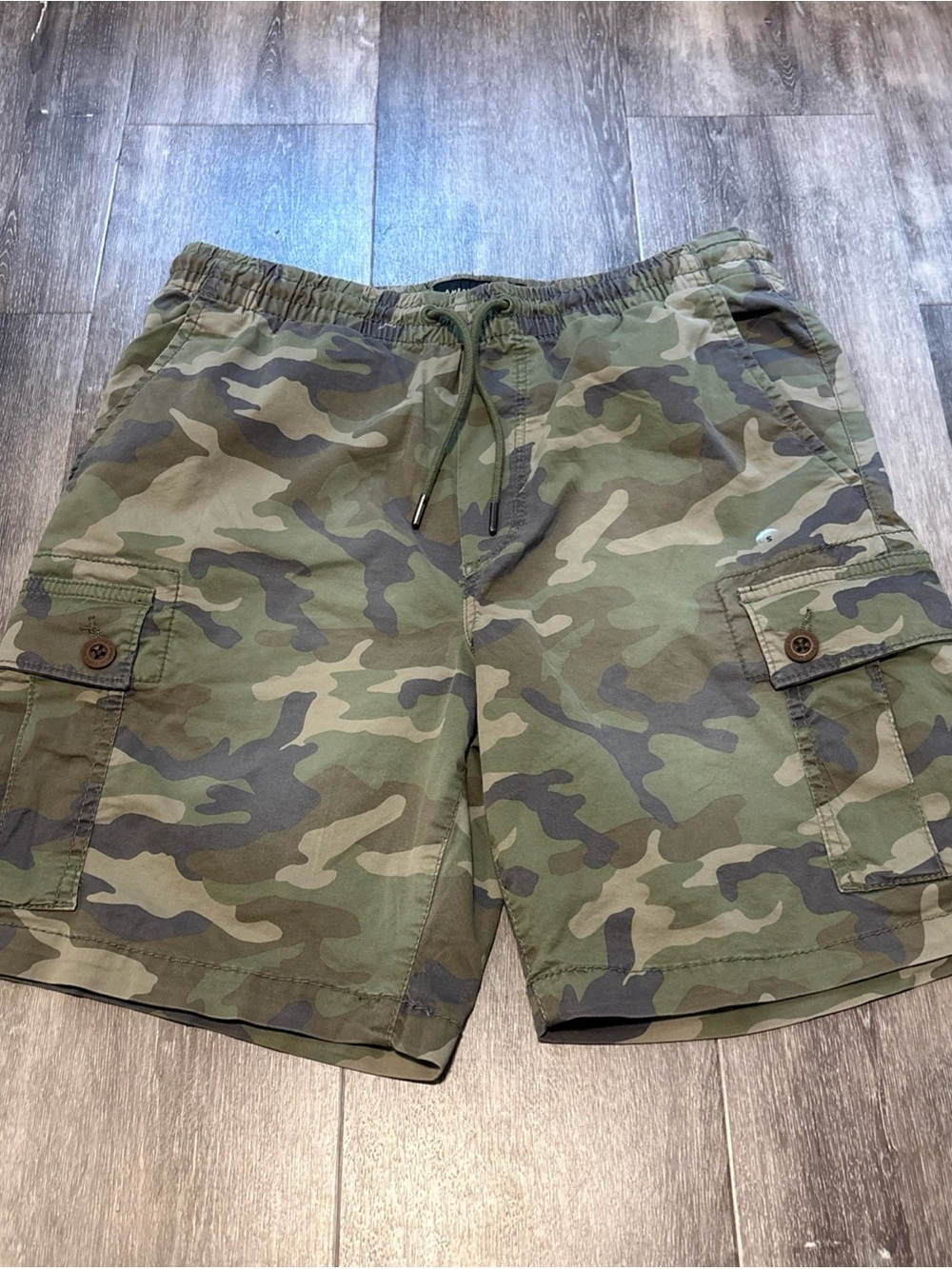 American Eagle 7" Lived-In Trekker Short in Green Camouflage Mens Size Small NWT
